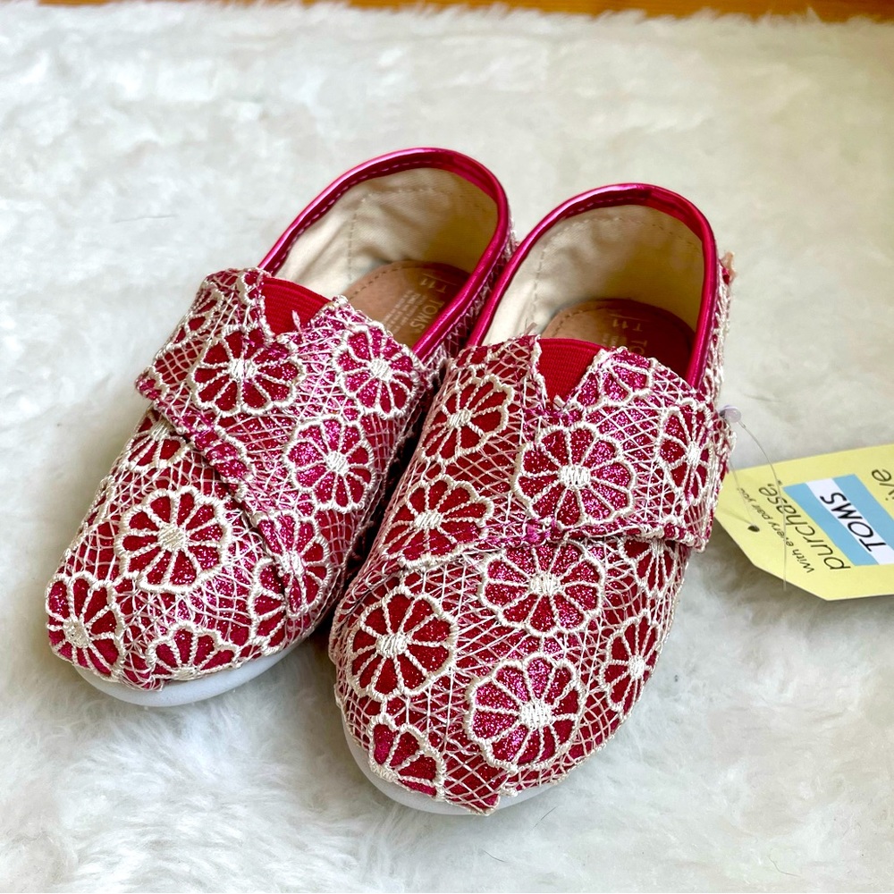 NIB Child's TOMS Pink Shimmery Lace Loafers (US 11)